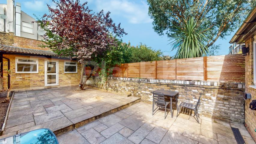 Elegant & Expansive Six Bed 4 Bath Residence with Private Garden in Holloway Mayton Street, Holloway